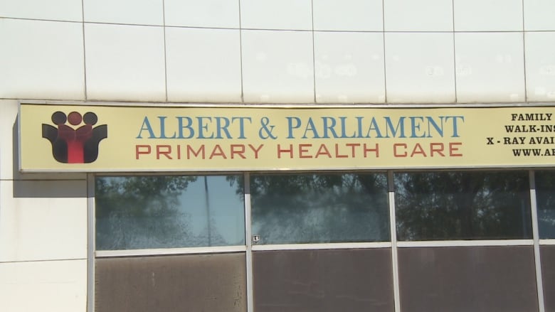 A sign is placed over the windows. The label has the phrase "Albert & Alþingi health care" on it. 